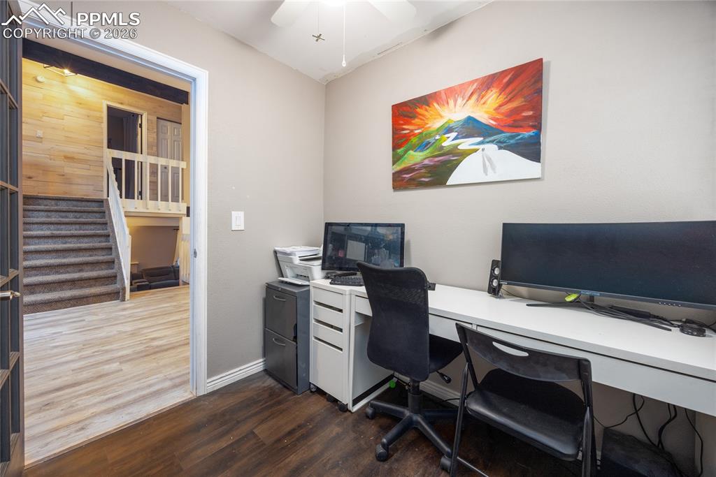 Image 15 of 40: Office