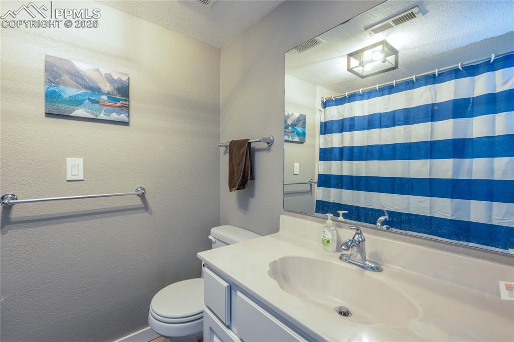 Image 18 of 40: Bathroom