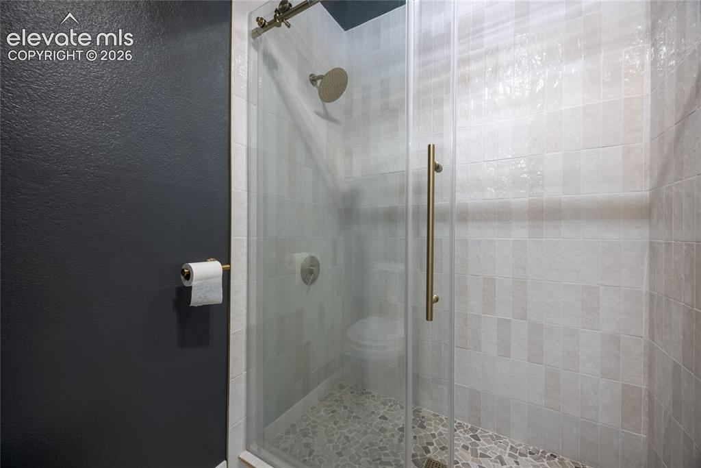 Image 43 of 49: Bathroom