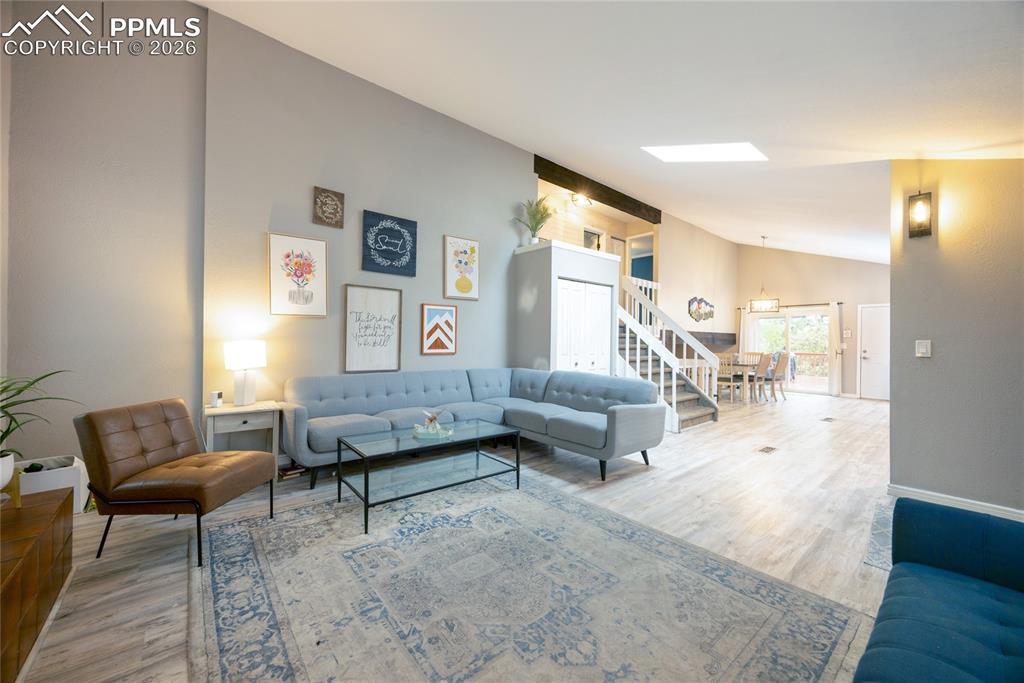 Image 5 of 40: Living Room
