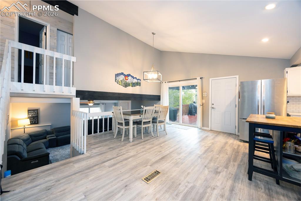 Image 6 of 40: Dining Area