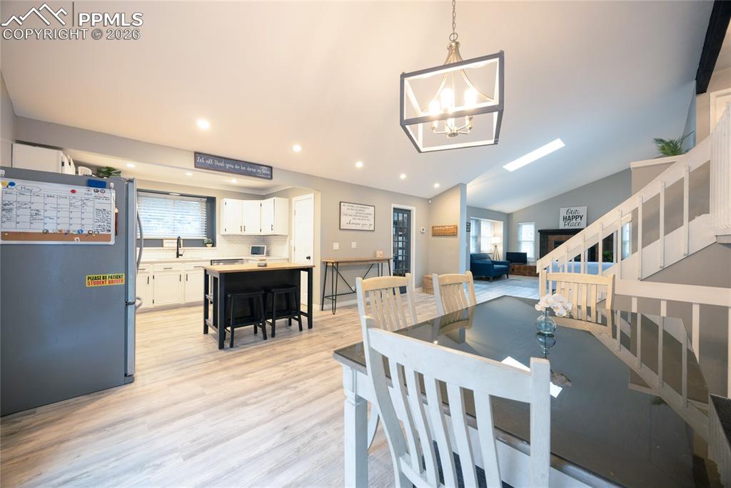 Image 8 of 40: Dining Area
