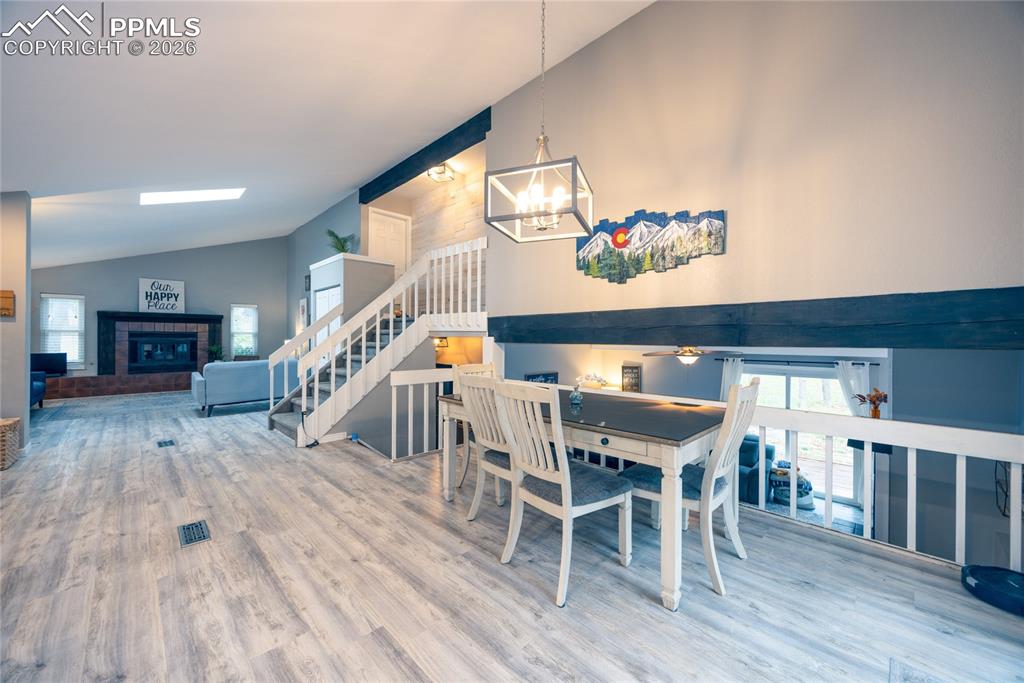 Image 9 of 40: Dining Area