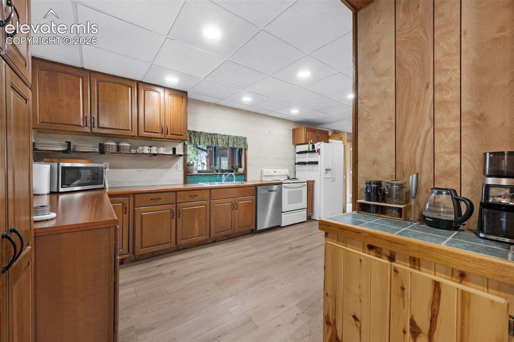 Image 12 of 42: Kitchen