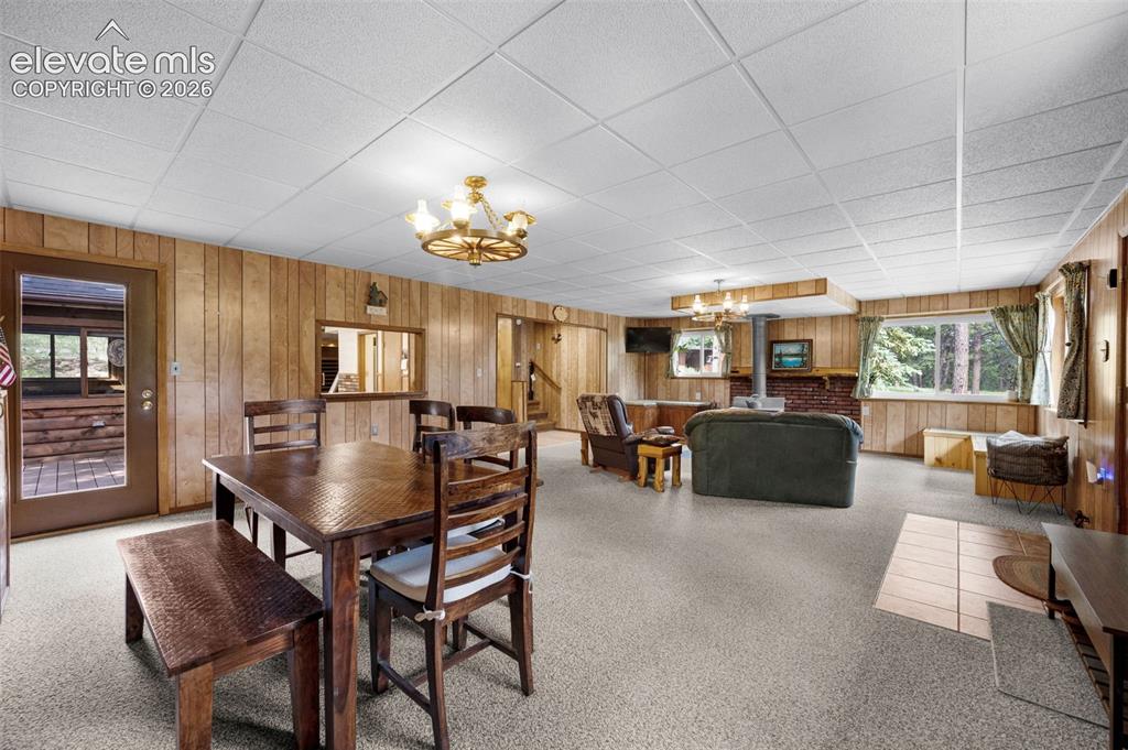 Image 14 of 42: Dining Area