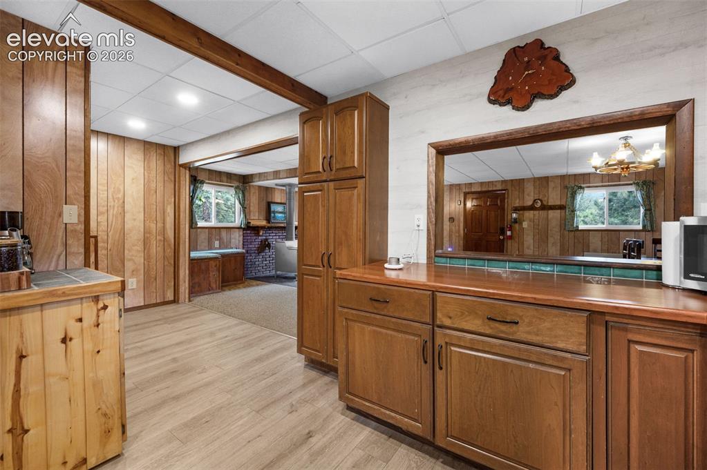 Image 17 of 42: Kitchen