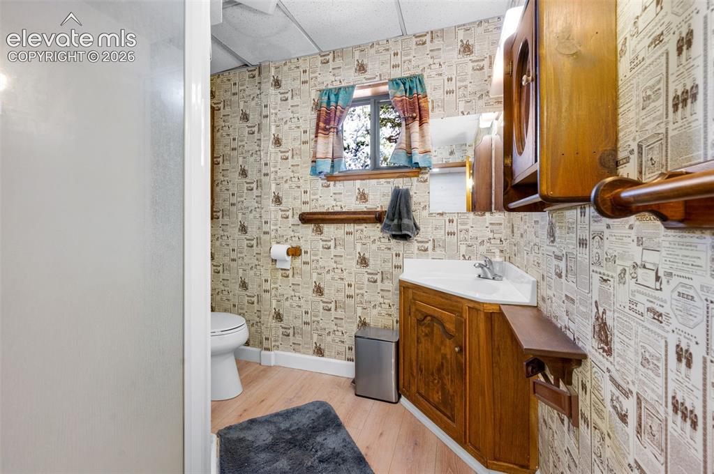 Image 18 of 42: Bathroom
