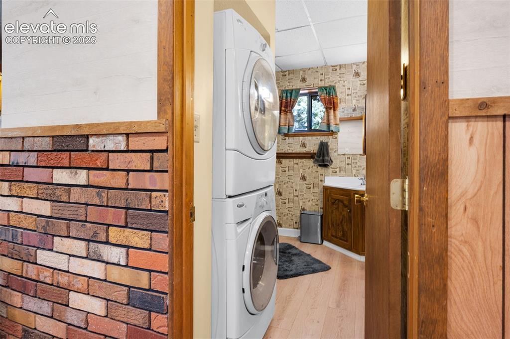 Image 19 of 42: Laundry