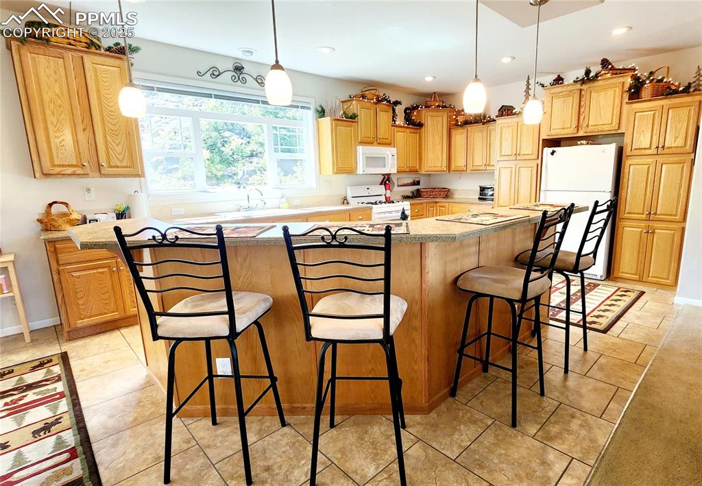 Image 19 of 50: Kitchen