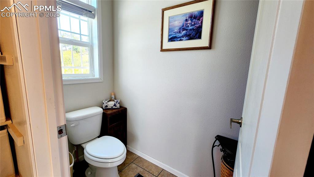 Image 25 of 50: toilet closet