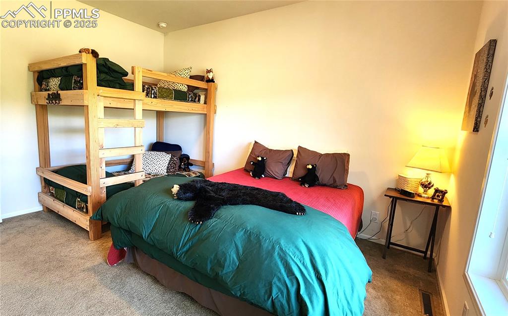 Image 33 of 50: Bedroom