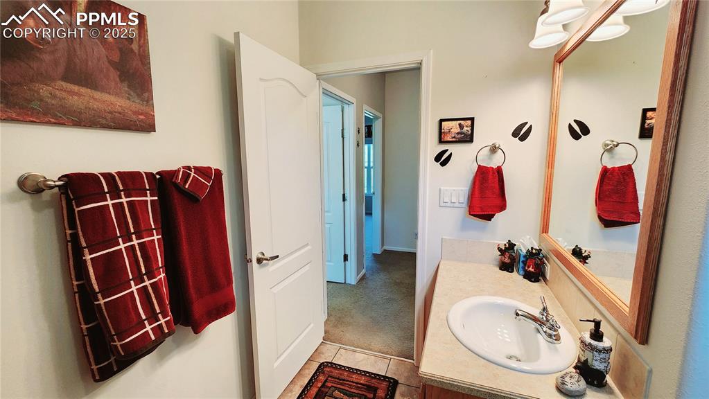 Image 36 of 50: Bathroom