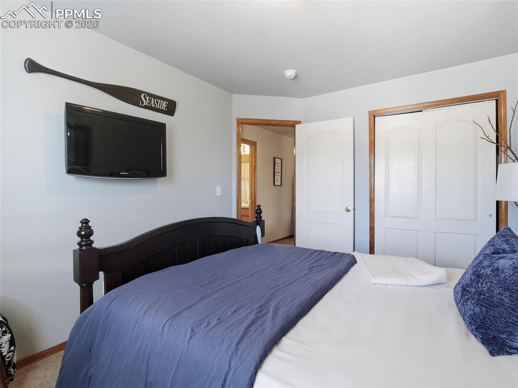 Image 31 of 46: Bedroom