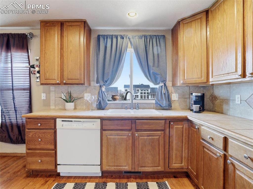 Image 8 of 46: Kitchen