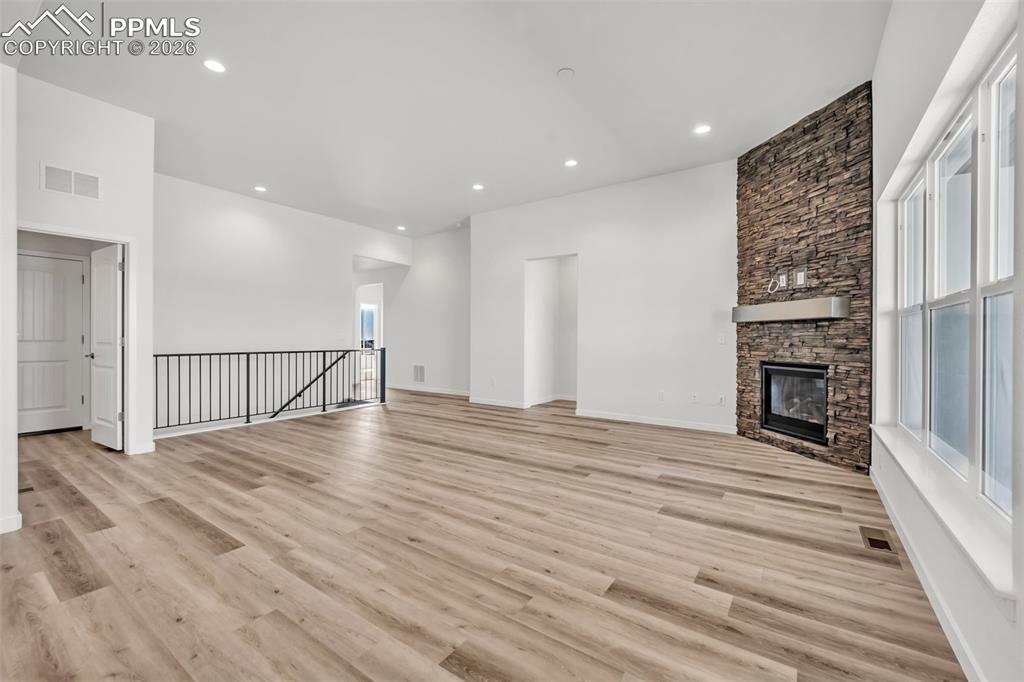 Image 16 of 44: Living Room