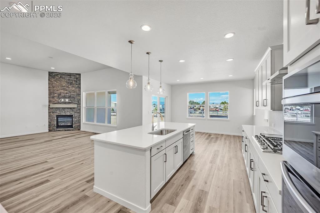 Image 19 of 44: Kitchen