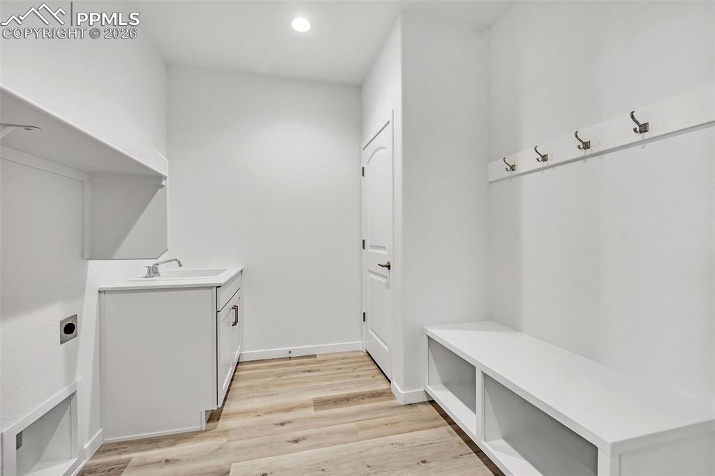 Image 26 of 44: Mud Room