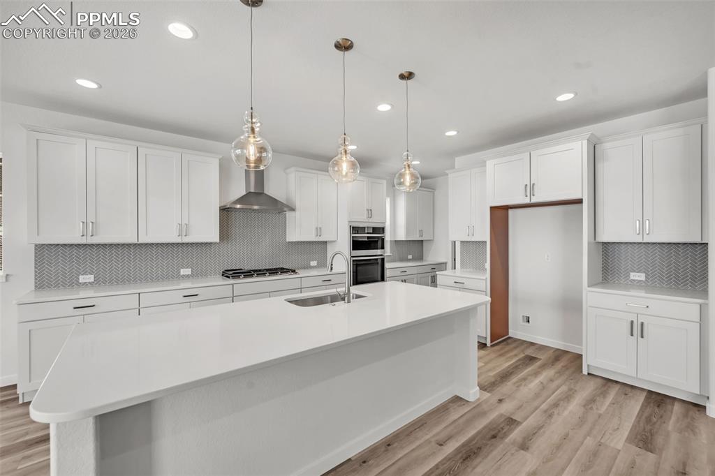 Image 3 of 44: Kitchen