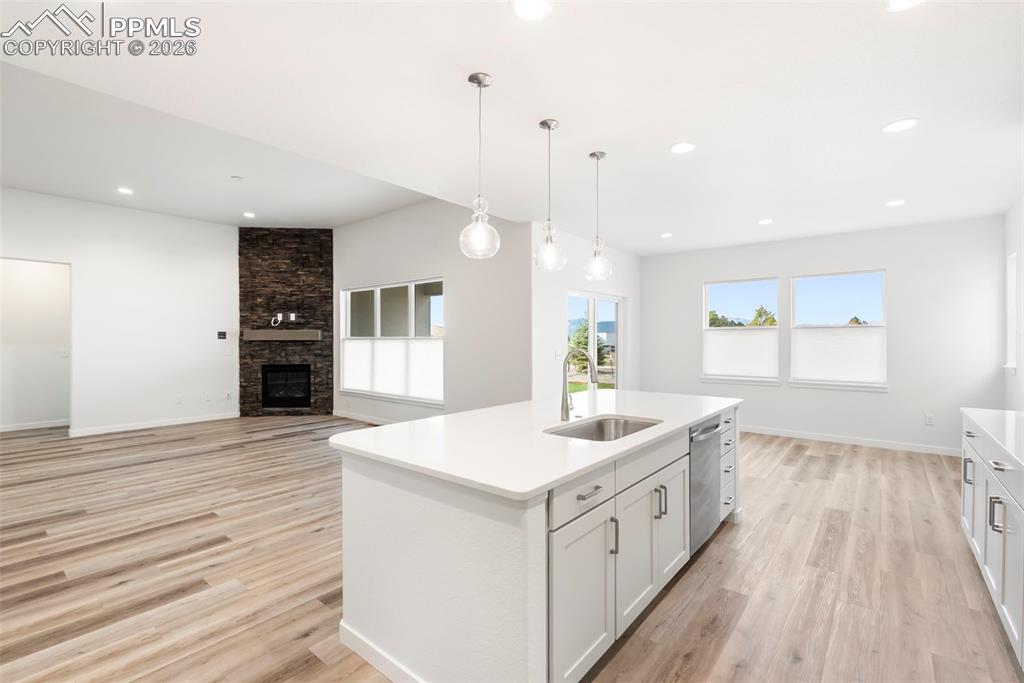 Image 33 of 44: Kitchen