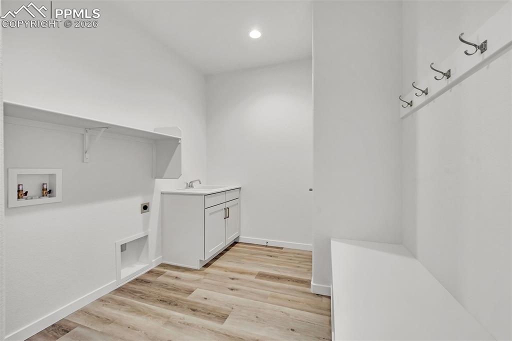 Image 36 of 44: Laundry