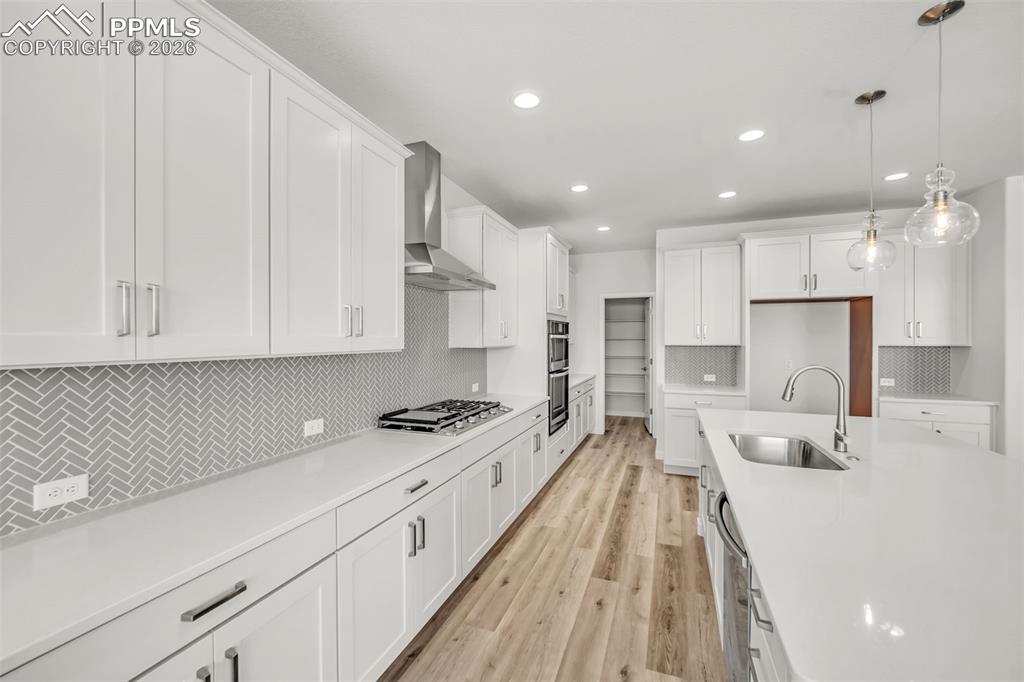 Image 4 of 44: Kitchen