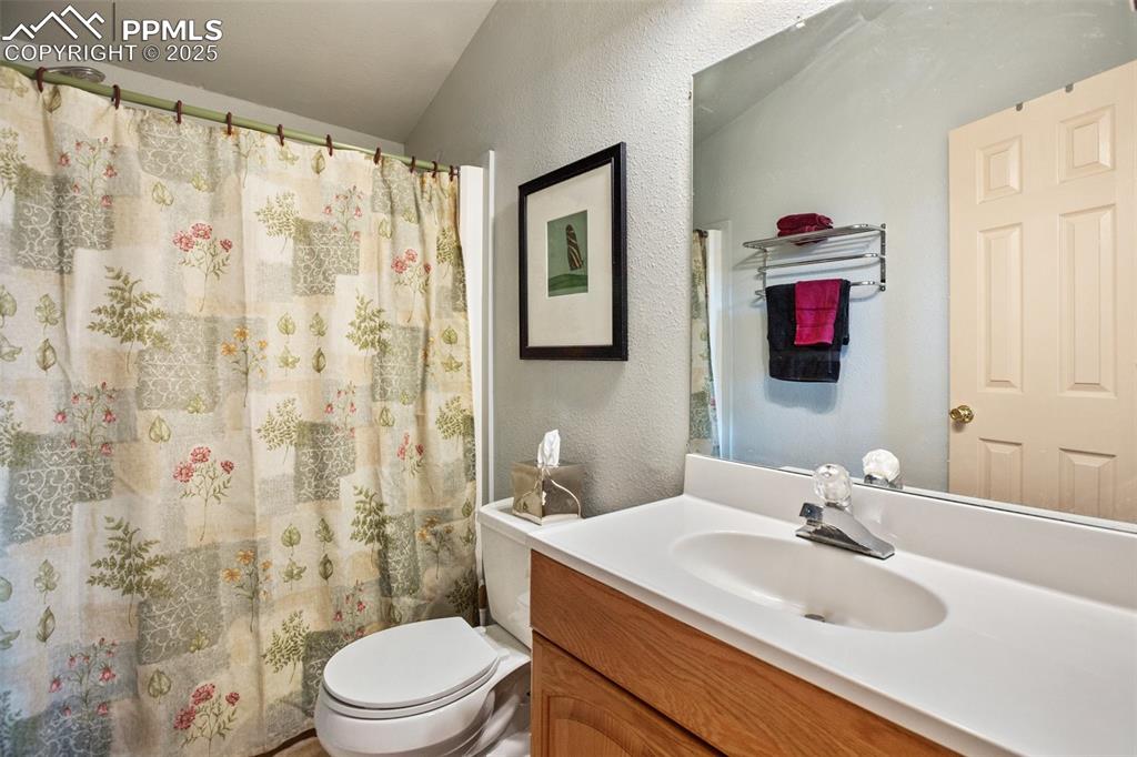 Image 16 of 23: Bathroom