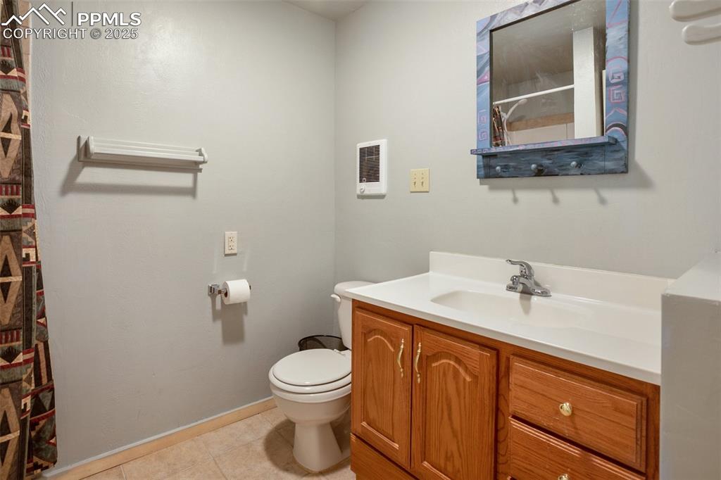 Image 19 of 23: Bathroom