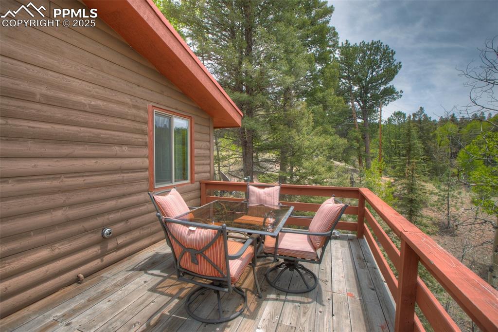 Image 20 of 23: Deck