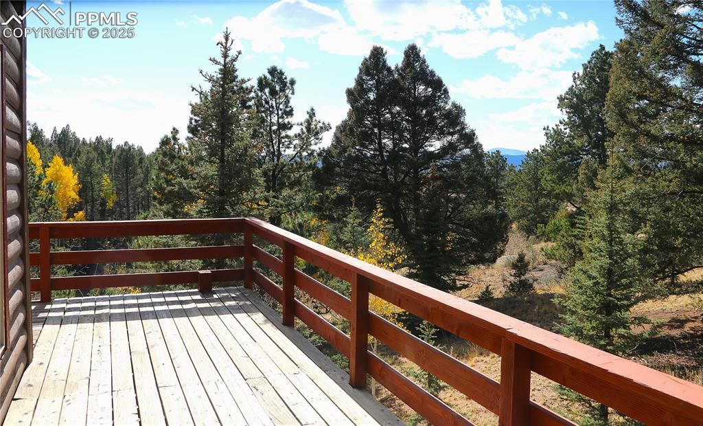 Image 21 of 23: Deck