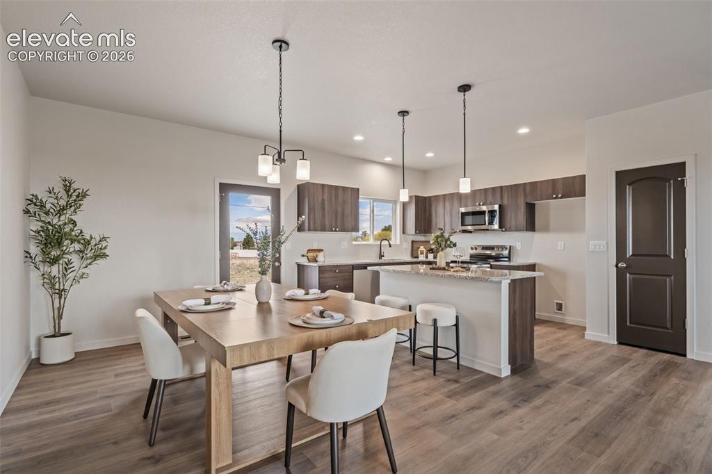 Image 11 of 40: Dining Area
