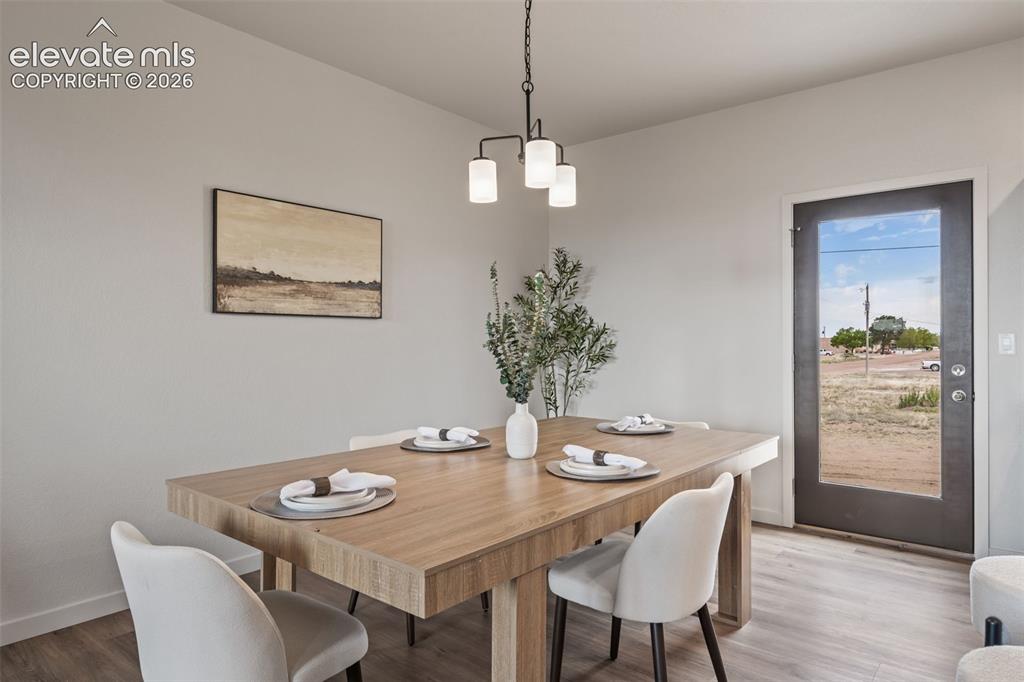 Image 12 of 40: Dining Area