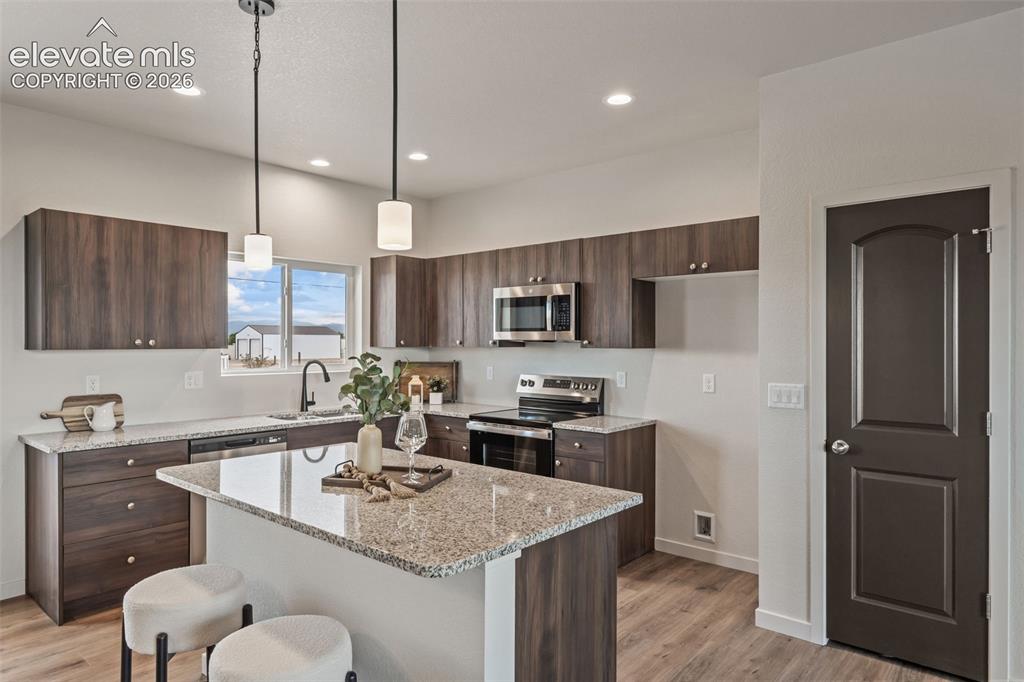 Image 14 of 40: Kitchen