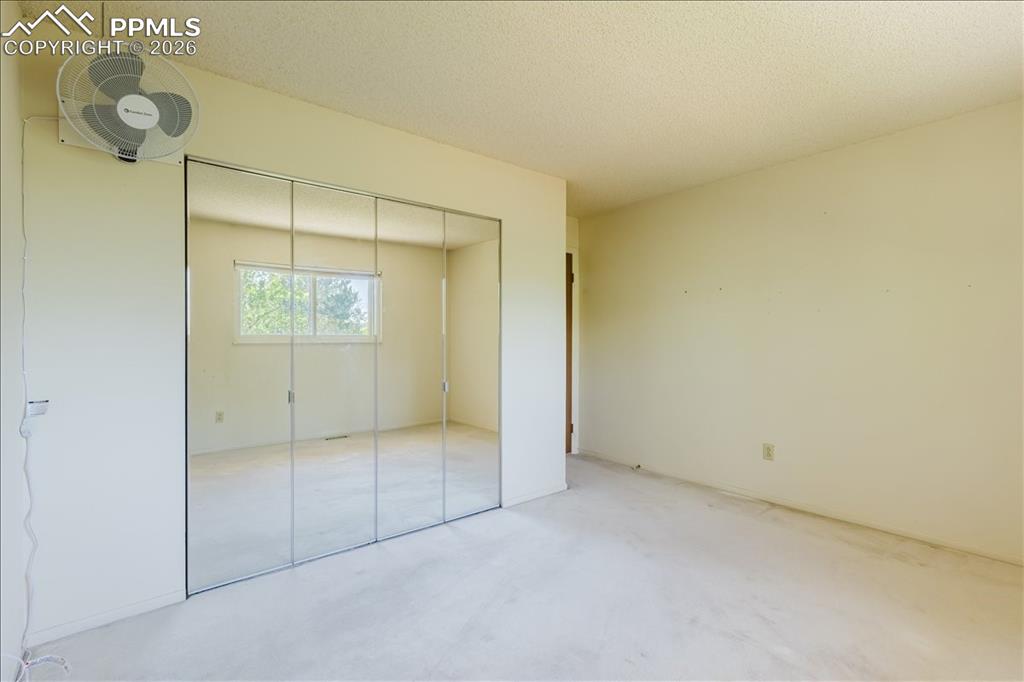 Image 10 of 44: Bedroom