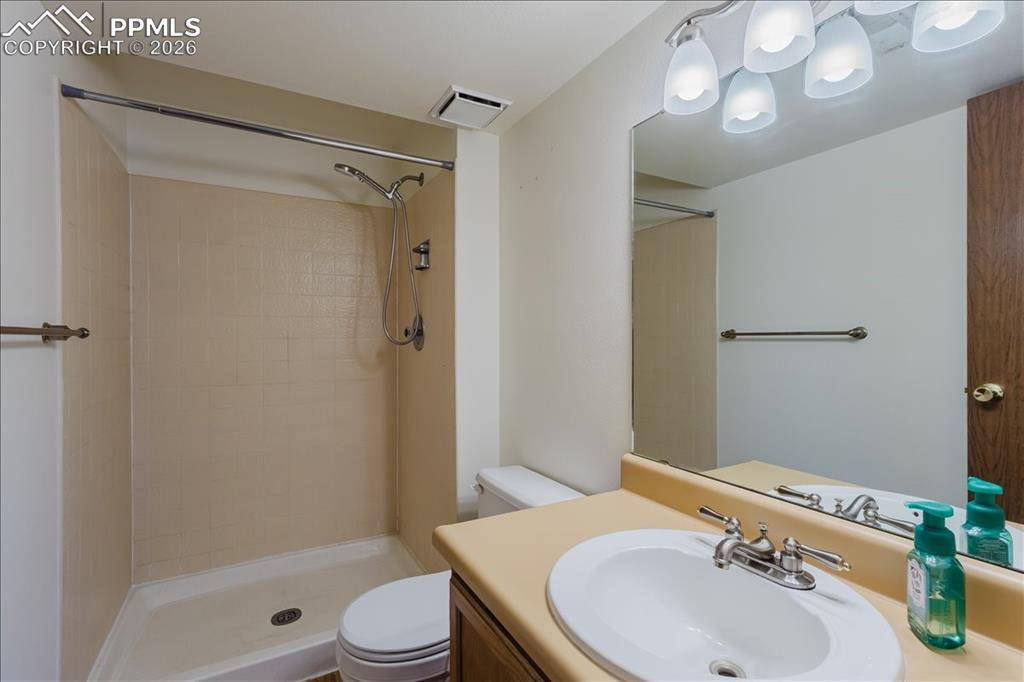 Image 29 of 44: Bathroom