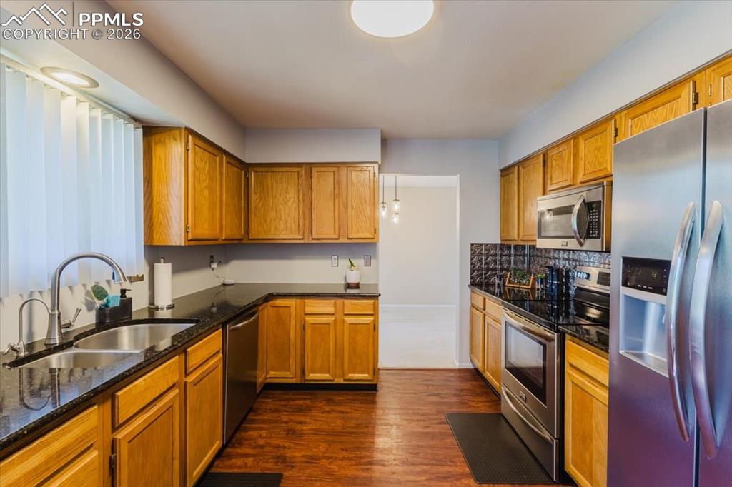 Image 4 of 44: Kitchen