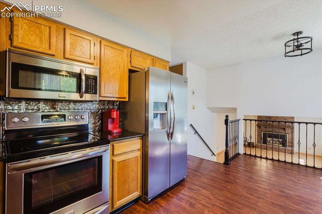 Image 5 of 44: Kitchen