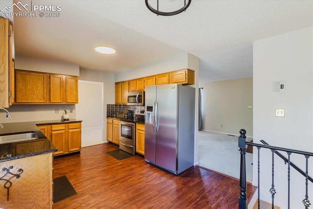 Image 7 of 44: Kitchen