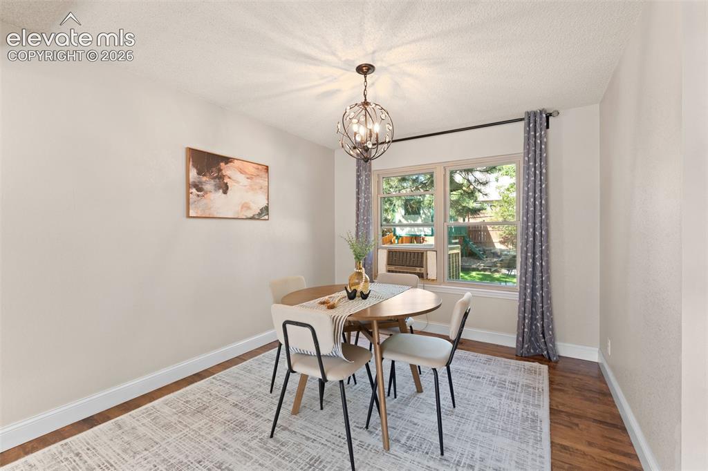 Image 10 of 50: Dining Area