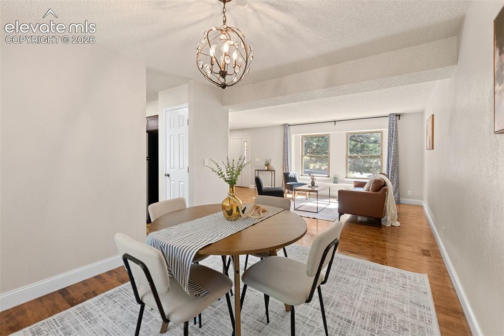 Image 12 of 50: Dining Area