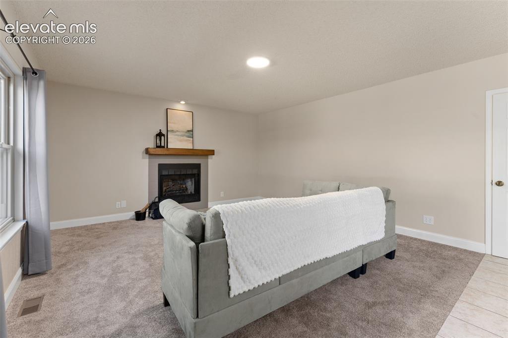 Image 19 of 50: Living Room