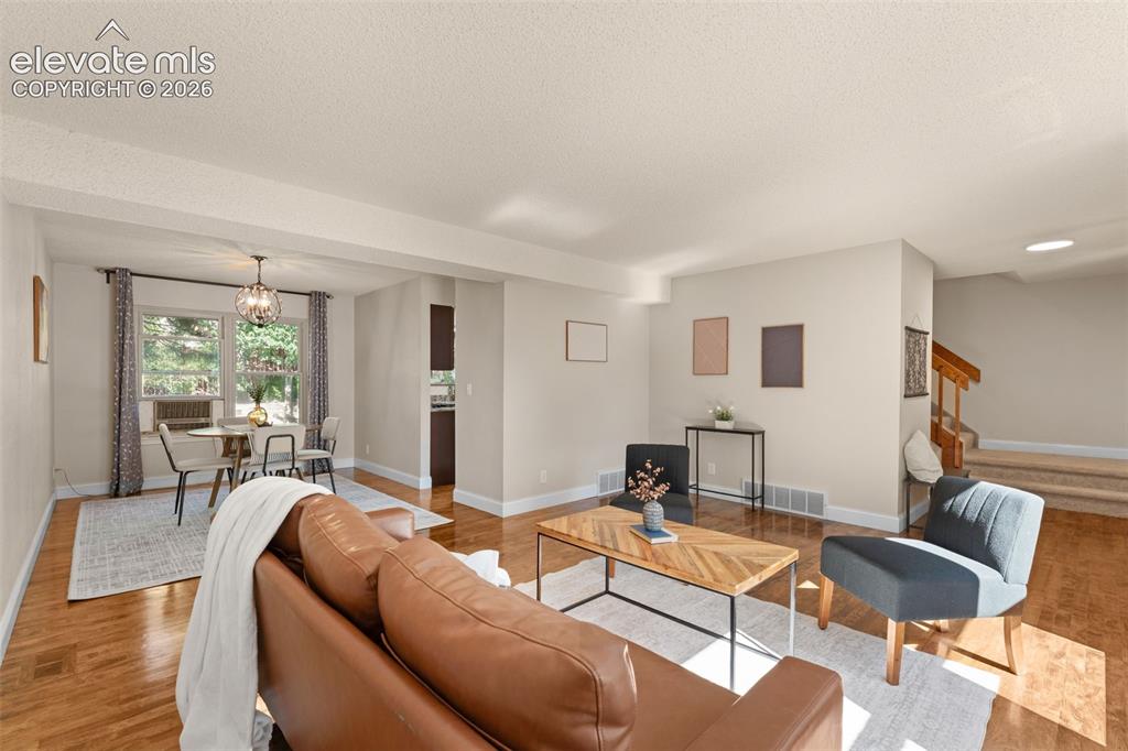Image 8 of 50: Living Room