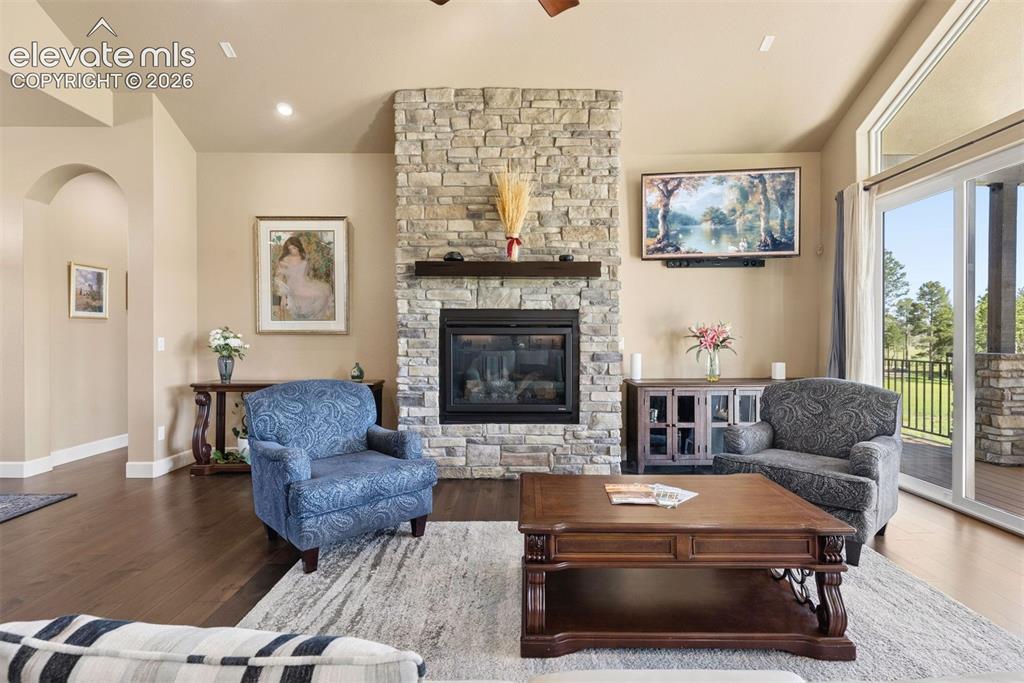 Image 14 of 50: Living Room