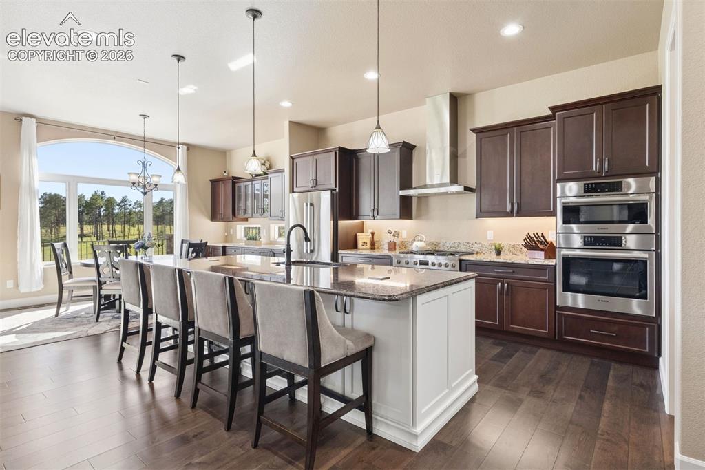 Image 16 of 50: Kitchen