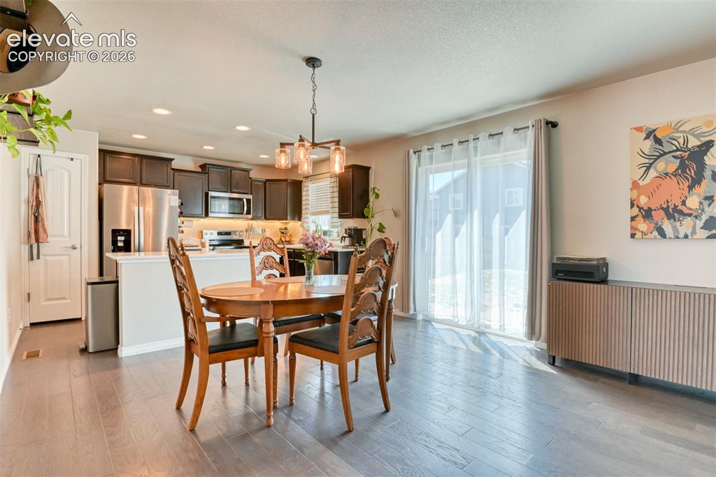 Image 11 of 28: Dining Area