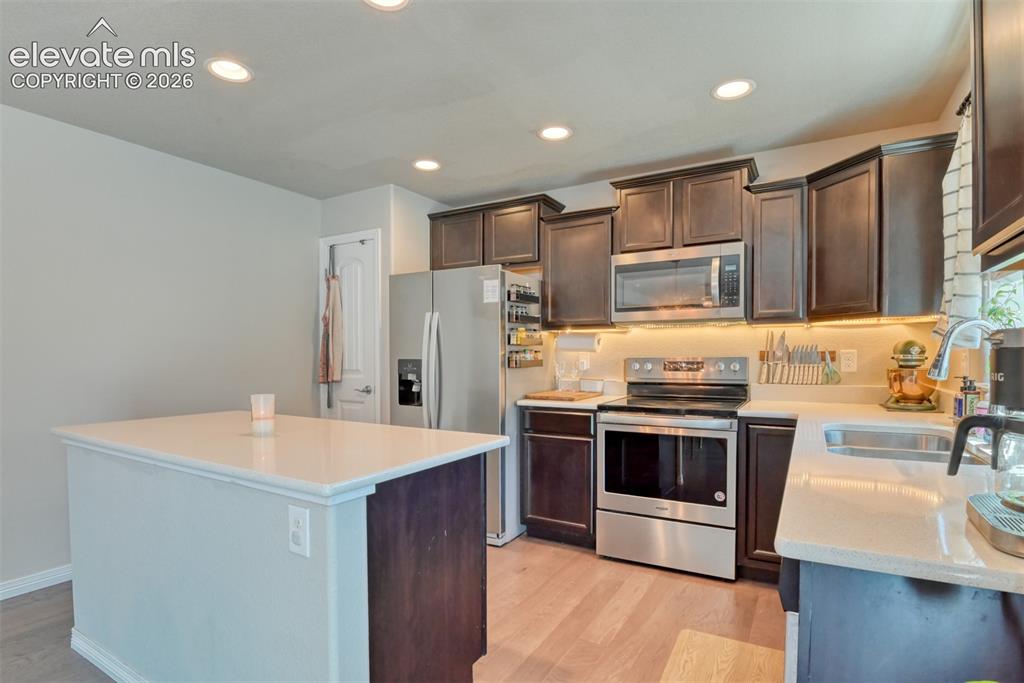 Image 14 of 28: Kitchen