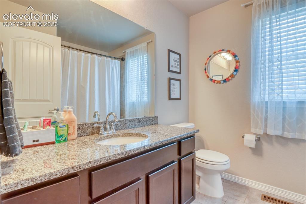 Image 19 of 28: Bathroom