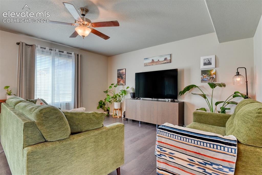 Image 6 of 28: Family Room