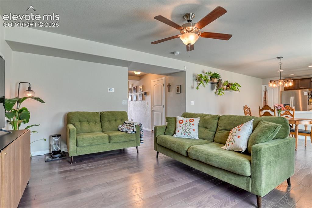 Image 7 of 28: Family Room