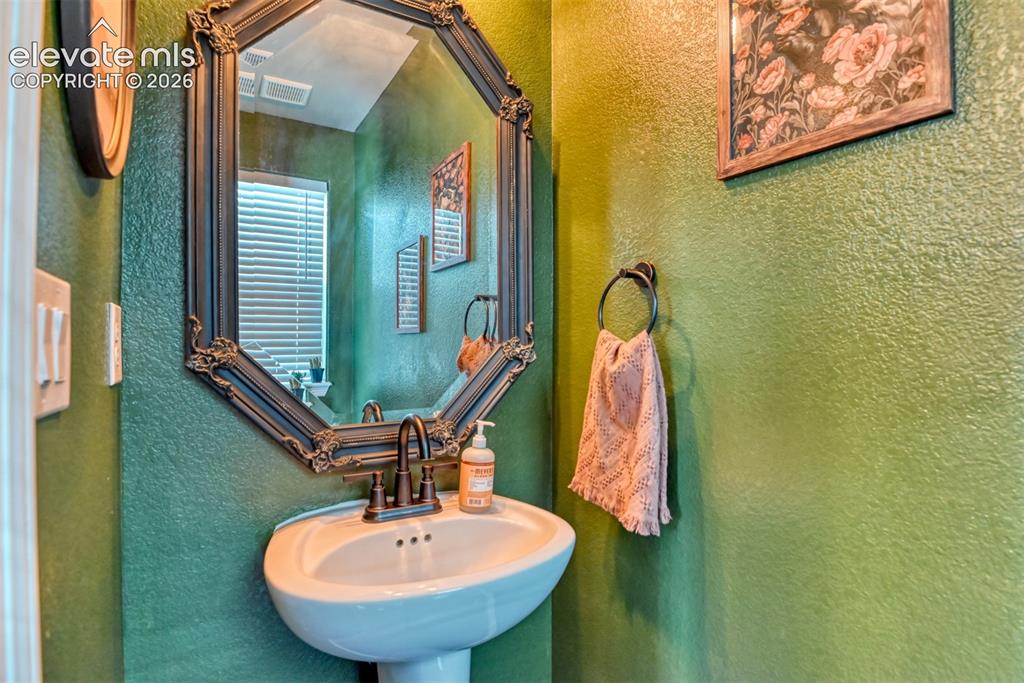 Image 9 of 28: Bathroom