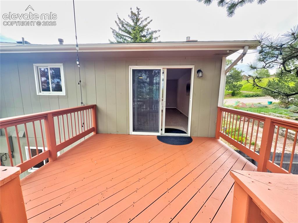 Image 20 of 42: Deck